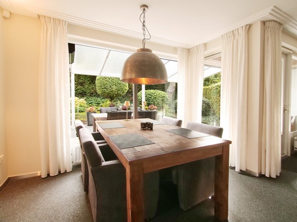 Foto - Te koop: Vrijstaande woning uit 1990 in Vaals met hoogwaardige afwerking, voldoende ruimten, garage en tuin op een ruim perceel